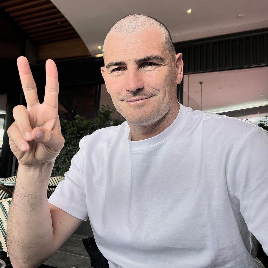 Iker Casillas, la 43 de ani, ras pe cap / Foto: Instagram Surpriză: Iker Casillas a împlinit 43 de ani și-a făcut o schimbare radicală de look