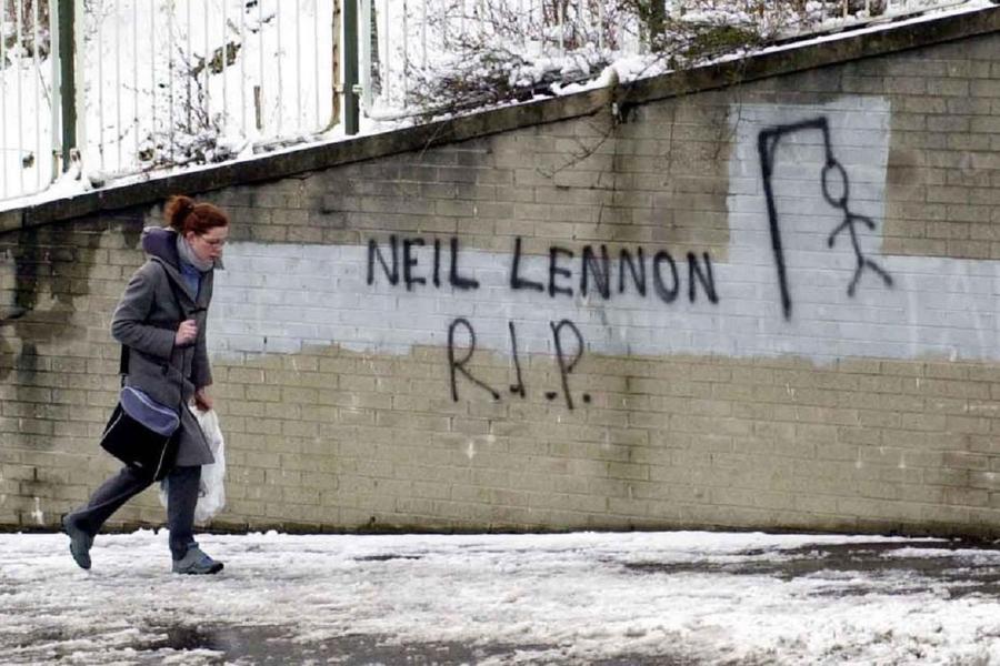 Fanii lui Rangers și-au manifestat ura față de Neil Lennon pe un zid din Belfast, în 2001 Persecutat sau „bad boy” ascuns? Portretul neștiut al lui Neil Lennon, noul antrenor de la Rapid