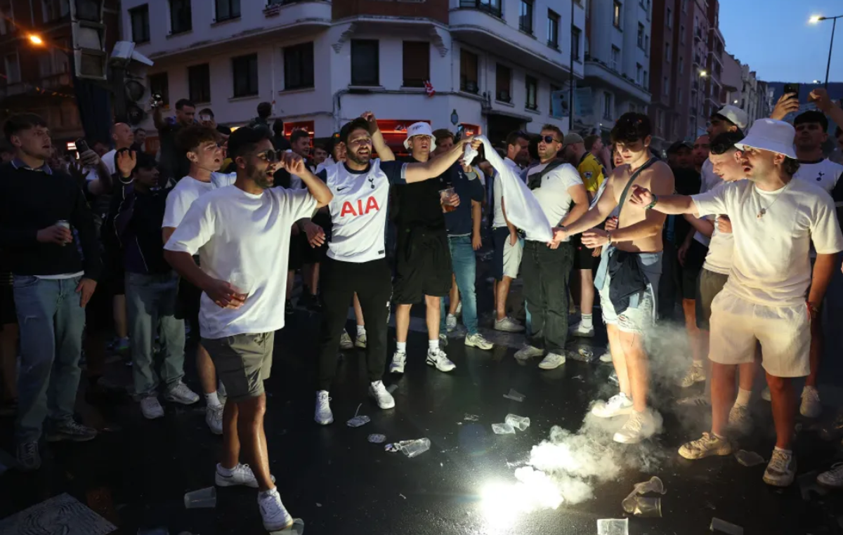 „Au dărâmat semafoare și au vomitat pe străzi” » HAOS la Bilbao, înainte de finala Europa League