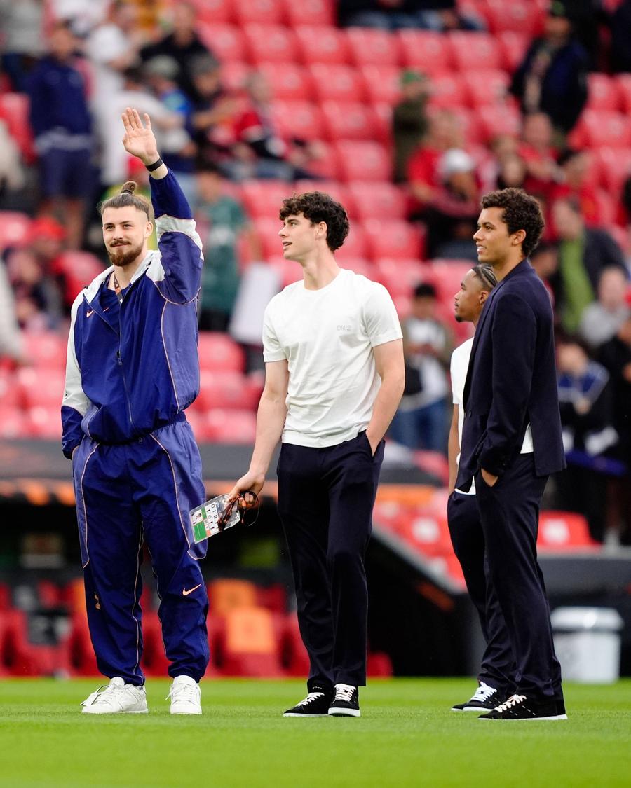 Radu Drăgușin a fost surprins pe teren, înainte de finala Europa League