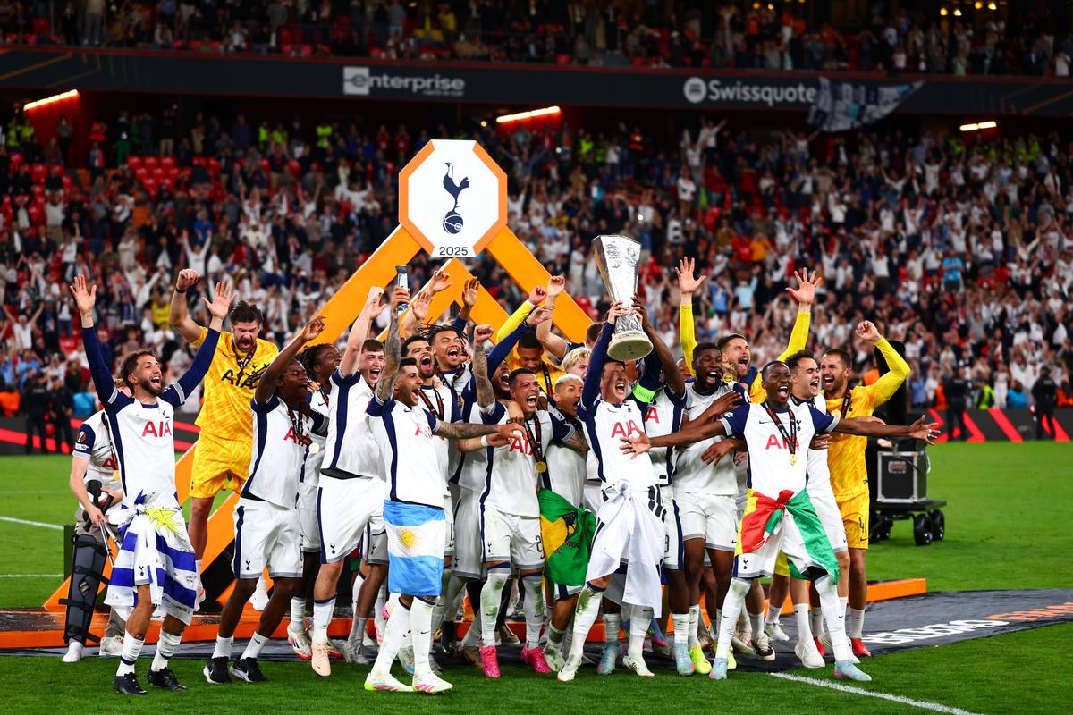 Radu Drăgușin, câștigător de Europa League