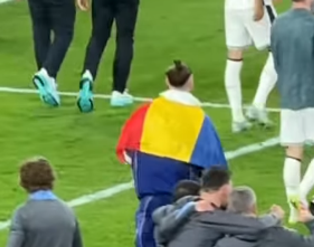 Radu Drăgușin, cu tricolorul pe podiumul Europa League » România, din nou în elită: imagini emoționante pe San Mames