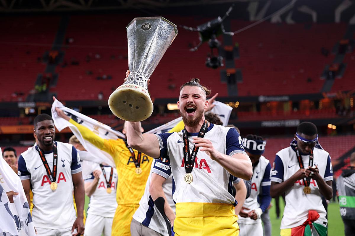 Radu Drăgușin, câștigător de Europa League