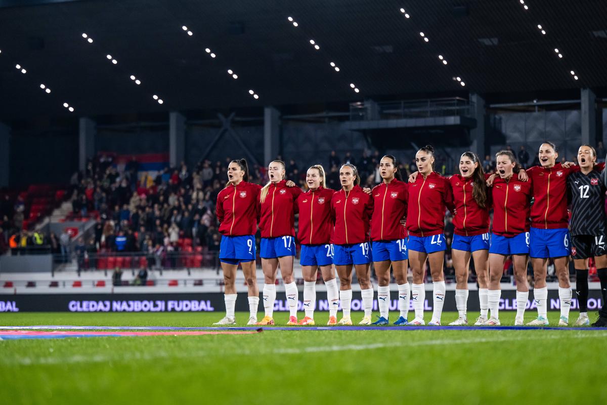 Englezii se consideră umiliți de Serbia: „Jucăm pe un stadion mai mic decât unele din liga noastră a patra!”