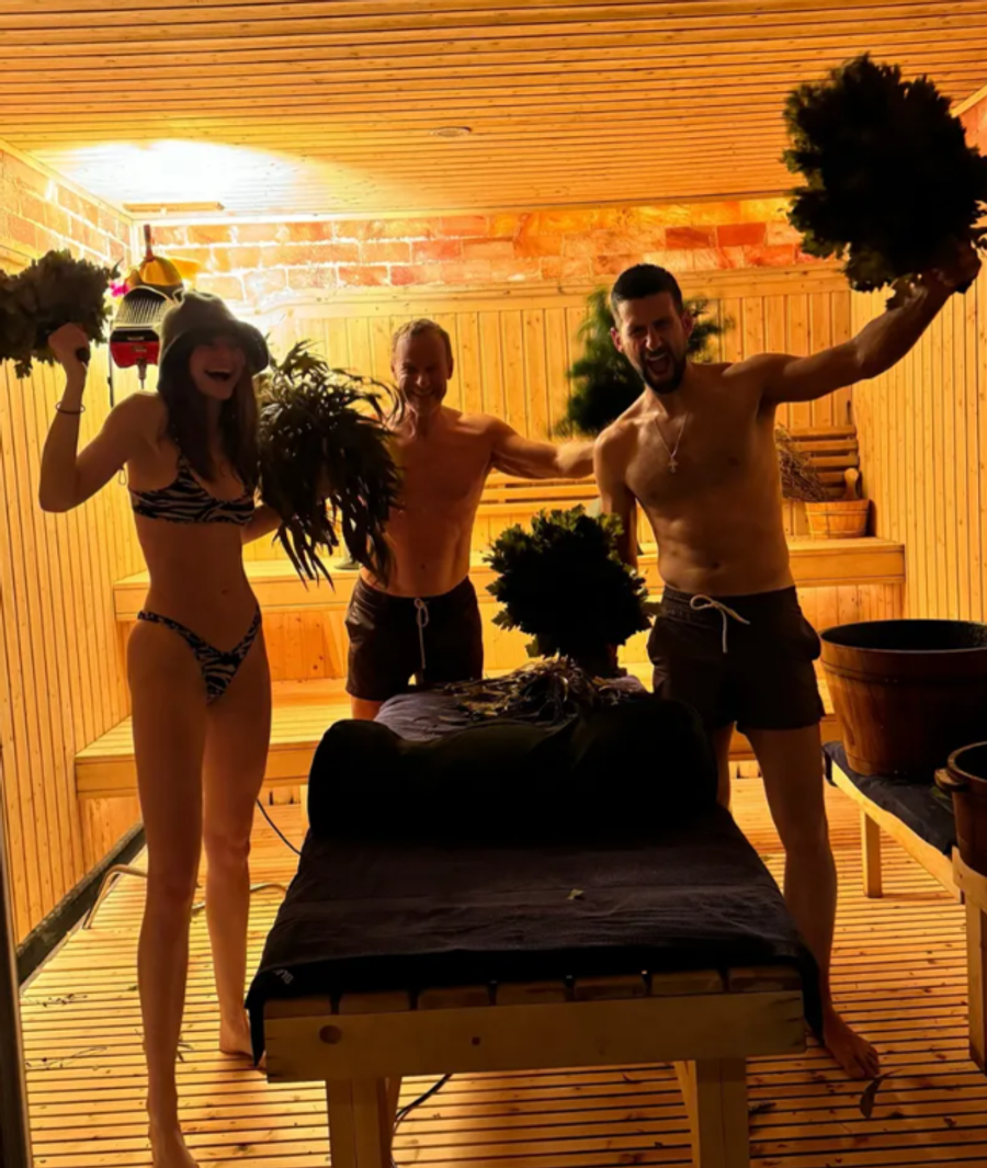 Fotomodelul Kristina Romanova și Novak Dokovic. Foto: sport.srpskainfo.com Novak Djokovic a acceptat provocarea și a jucat tenis cu „cea mai frumoasă femeie din lume” » Filmarea a fost interzisă