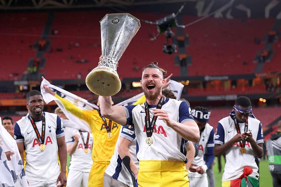 Clubul la care a fost propus Radu Drăgușin! » „Întâlnire de 3 ore între agentul românului și reprezentanții echipei, pentru transfer”