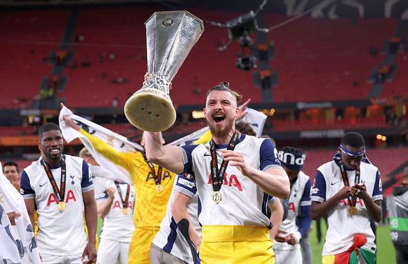 Prima uriașă pe care o va primi Radu Drăgușin pentru triumful lui Tottenham din Europa League