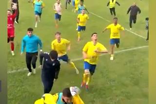 Scene reprobabile la semifinala pentru promovarea în Liga 2 » Jucătorii au fugit disperați către vestiare