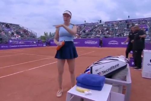 Danielle Collins, discuție cu un cameraman/Foto: captură: X