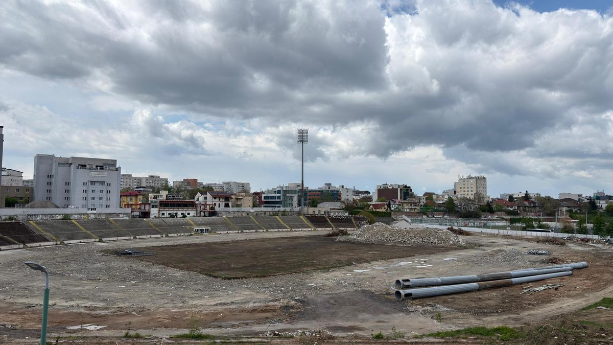 Sapă fundația pentru noul stadion Dinamo, înainte să fie dărâmat tot vechiul stadion! Ce urmează în arena din Ștefan cel Mare