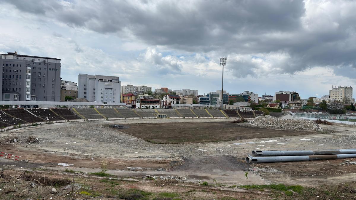 Sapă fundația pentru noul stadion Dinamo, înainte să fie dărâmat tot vechiul stadion! Ce urmează în arena din Ștefan cel Mare