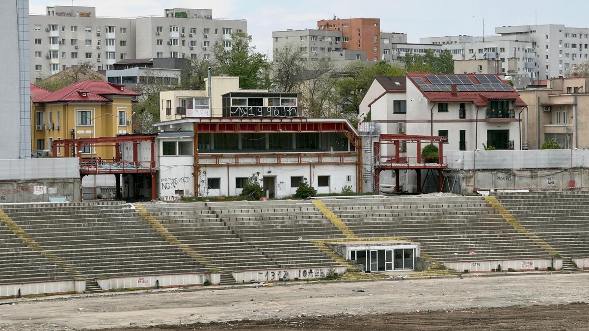 Sapă fundația pentru noul stadion Dinamo, înainte să fie dărâmat tot vechiul stadion! Ce urmează în arena din Ștefan cel Mare