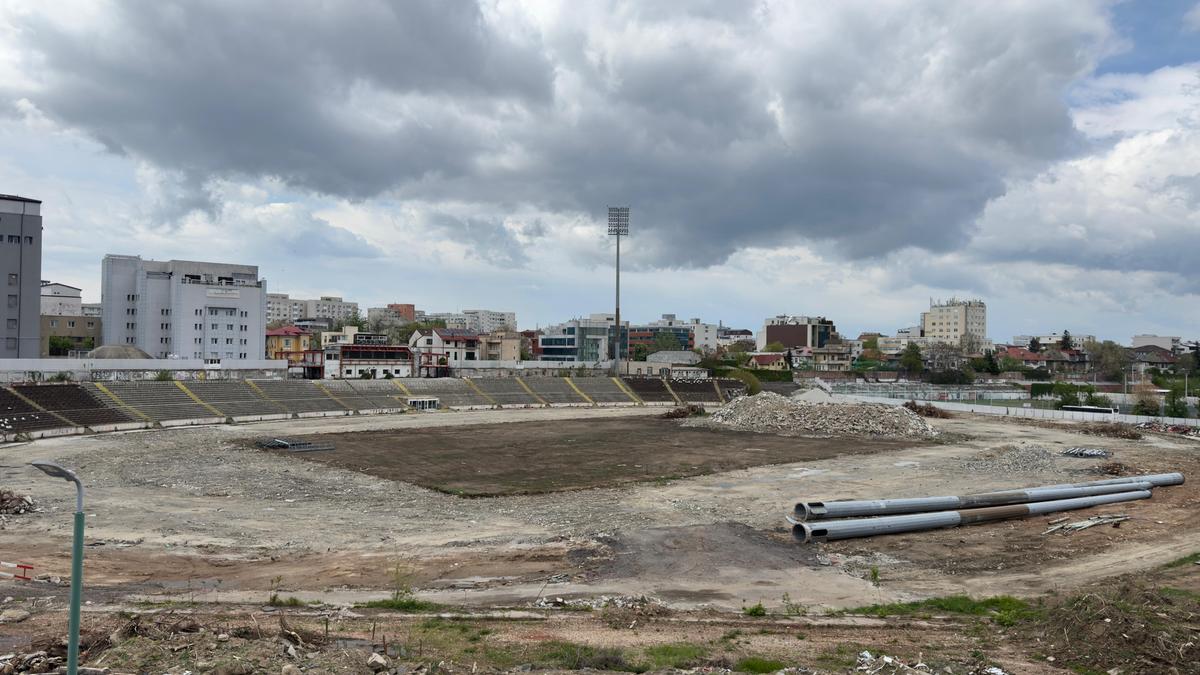 Sapă fundația pentru noul stadion Dinamo, înainte să fie dărâmat tot vechiul stadion! Ce urmează în arena din Ștefan cel Mare