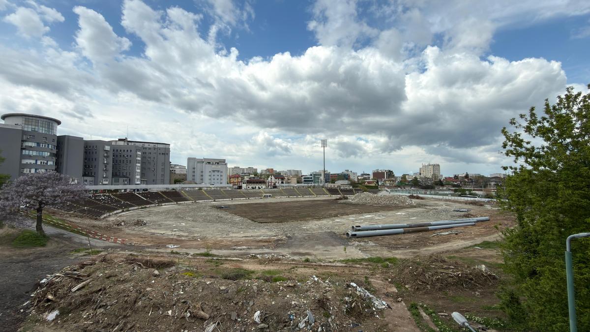 Sapă fundația pentru noul stadion Dinamo, înainte să fie dărâmat tot vechiul stadion! Ce urmează în arena din Ștefan cel Mare