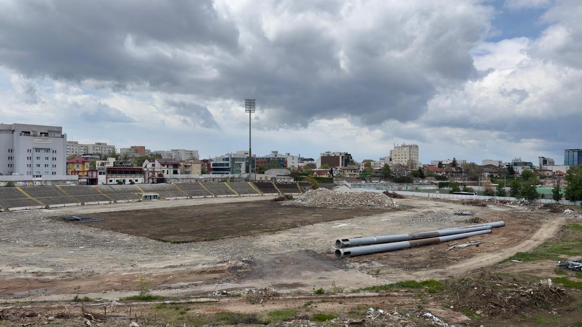 Sapă fundația pentru noul stadion Dinamo, înainte să fie dărâmat tot vechiul stadion! Ce urmează în arena din Ștefan cel Mare