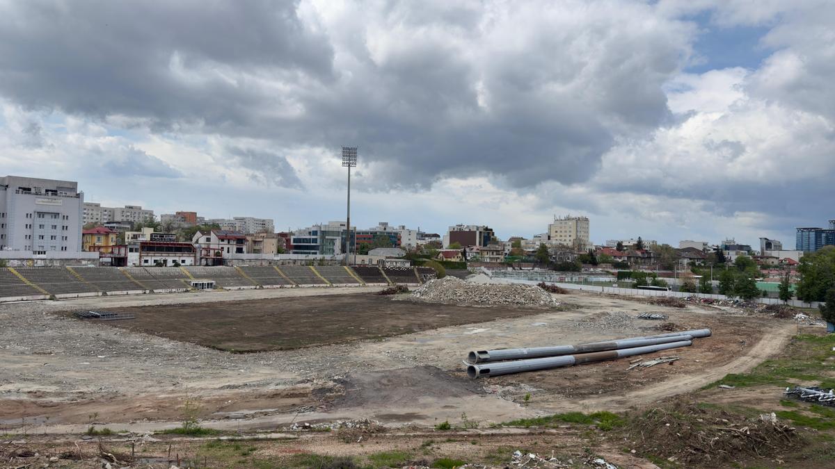 Sapă fundația pentru noul stadion Dinamo, înainte să fie dărâmat tot vechiul stadion! Ce urmează în arena din Ștefan cel Mare