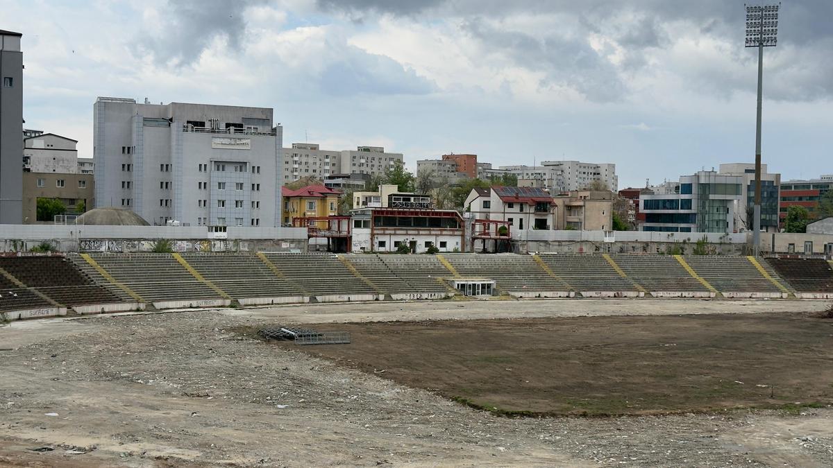 Sapă fundația pentru noul stadion Dinamo, înainte să fie dărâmat tot vechiul stadion! Ce urmează în arena din Ștefan cel Mare