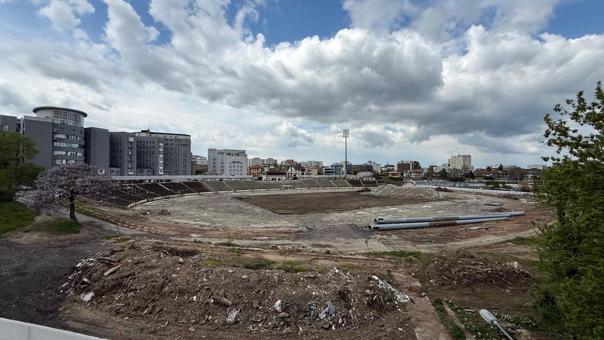 Sapă fundația pentru noul stadion Dinamo, înainte să fie dărâmat tot vechiul stadion! Ce urmează în arena din Ștefan cel Mare