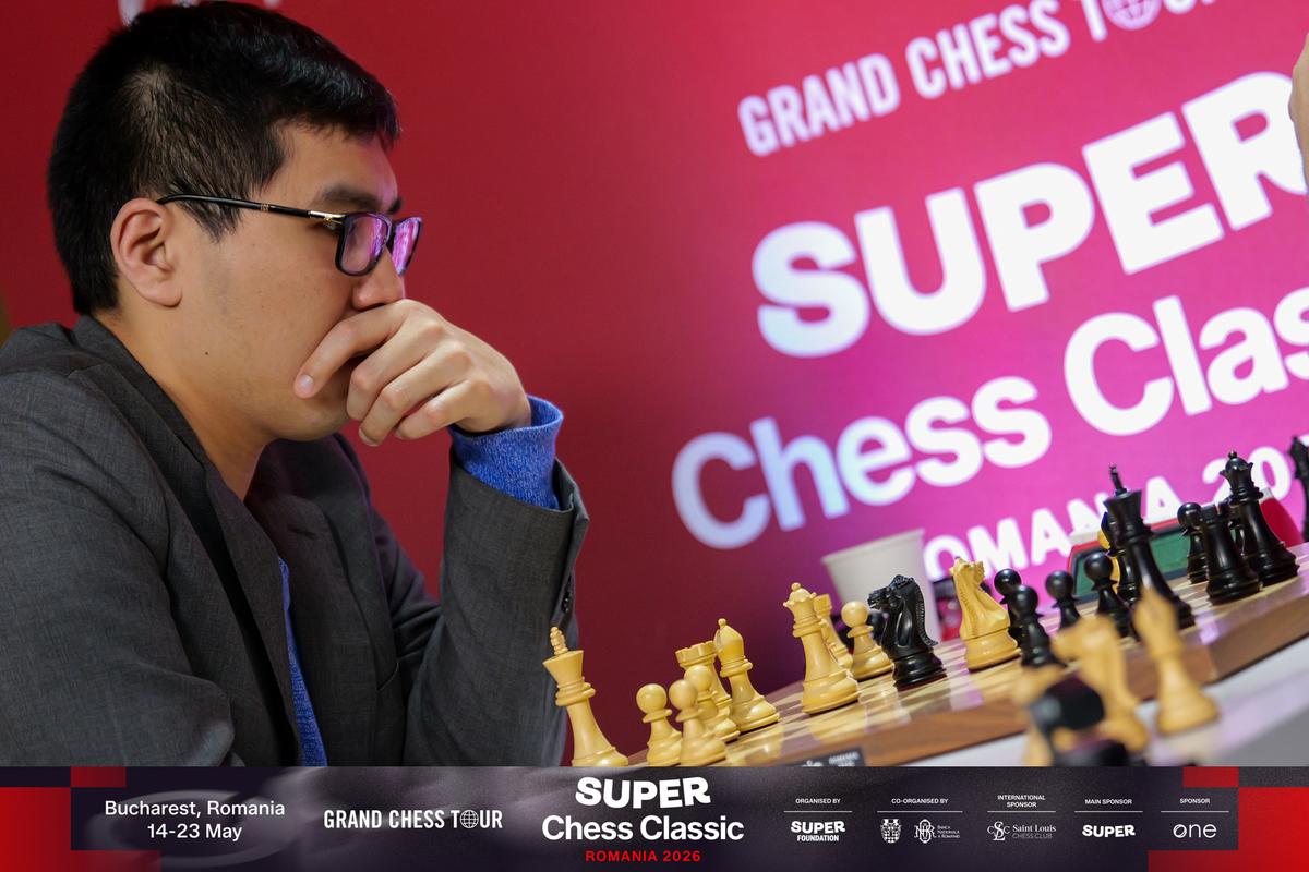 Super Chess Classic 2026, runda a VI-a: Keymer se distanțează în clasament fără a muta vreo piesă, în urma abandonului lui Firouzja