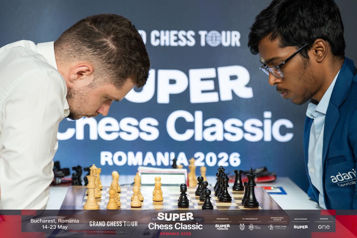 Super Chess Classic 2026, runda a VI-a: Keymer se distanțează în clasament fără a muta vreo piesă, în urma abandonului lui Firouzja