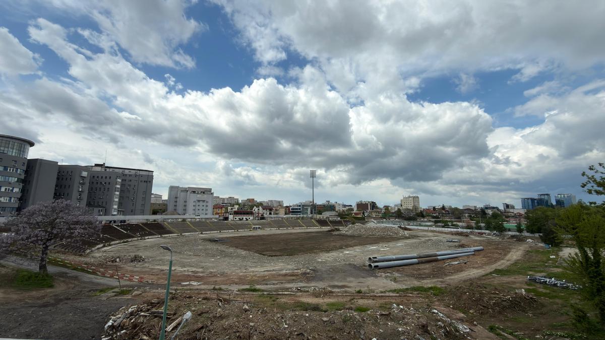 Sapă fundația pentru noul stadion Dinamo, înainte să fie dărâmat tot vechiul stadion! Ce urmează în arena din Ștefan cel Mare
