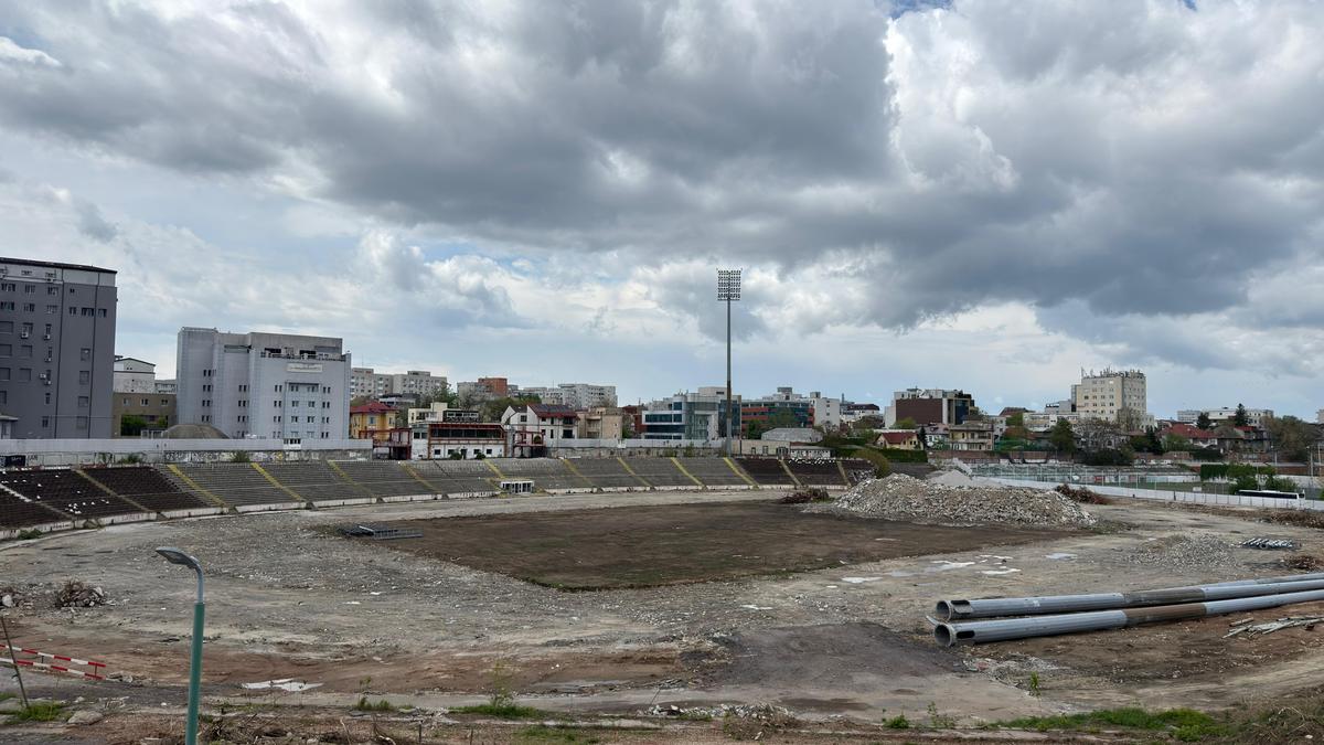 Sapă fundația pentru noul stadion Dinamo, înainte să fie dărâmat tot vechiul stadion! Ce urmează în arena din Ștefan cel Mare