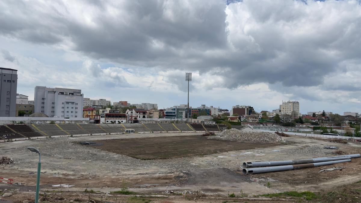 Sapă fundația pentru noul stadion Dinamo, înainte să fie dărâmat tot vechiul stadion! Ce urmează în arena din Ștefan cel Mare