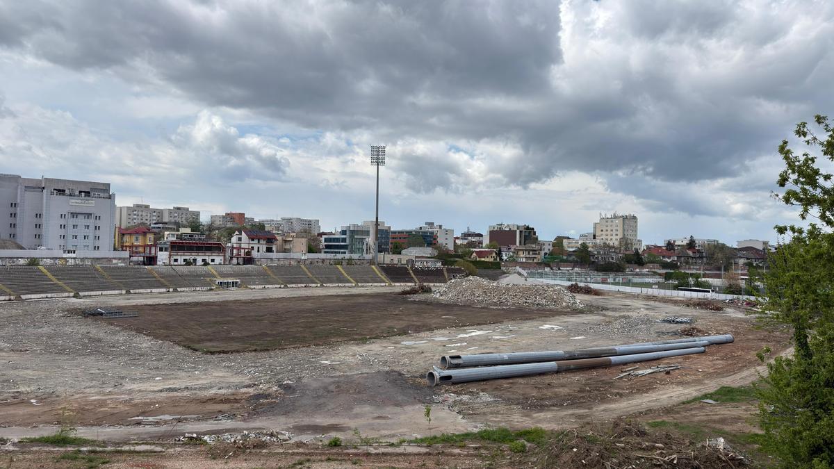 Sapă fundația pentru noul stadion Dinamo, înainte să fie dărâmat tot vechiul stadion! Ce urmează în arena din Ștefan cel Mare