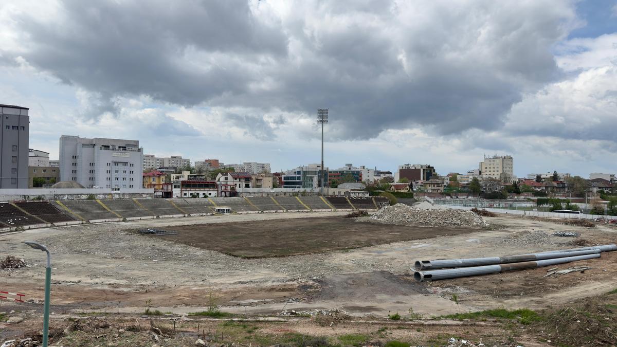 Sapă fundația pentru noul stadion Dinamo, înainte să fie dărâmat tot vechiul stadion! Ce urmează în arena din Ștefan cel Mare