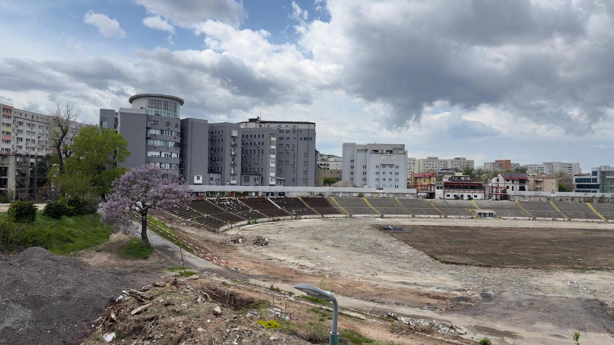 Sapă fundația pentru noul stadion Dinamo, înainte să fie dărâmat tot vechiul stadion! Ce urmează în arena din Ștefan cel Mare