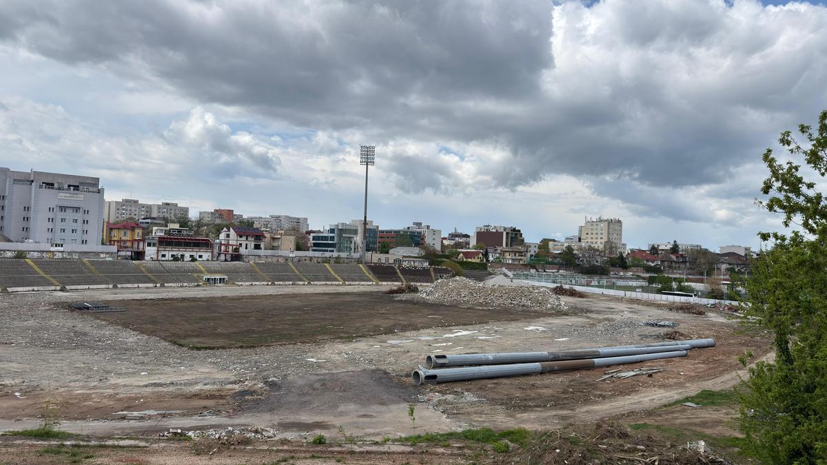 Sapă fundația pentru noul stadion Dinamo, înainte să fie dărâmat tot vechiul stadion! Ce urmează în arena din Ștefan cel Mare