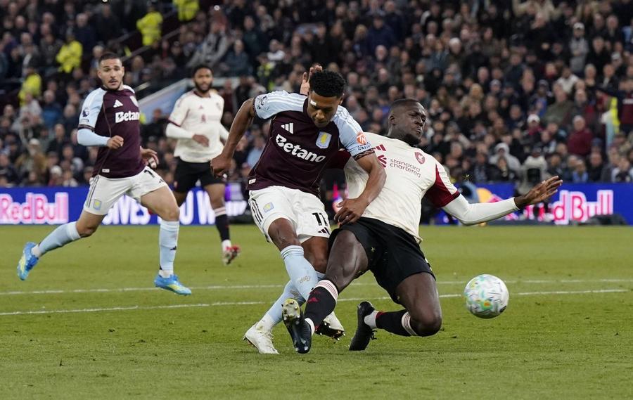 Tricourile tradiționale, bordeaux-albastru, ale celor de la Aston Villa / Foto: Imago Villa a fost obligată să facă o schimbare majoră înaintea finalei!