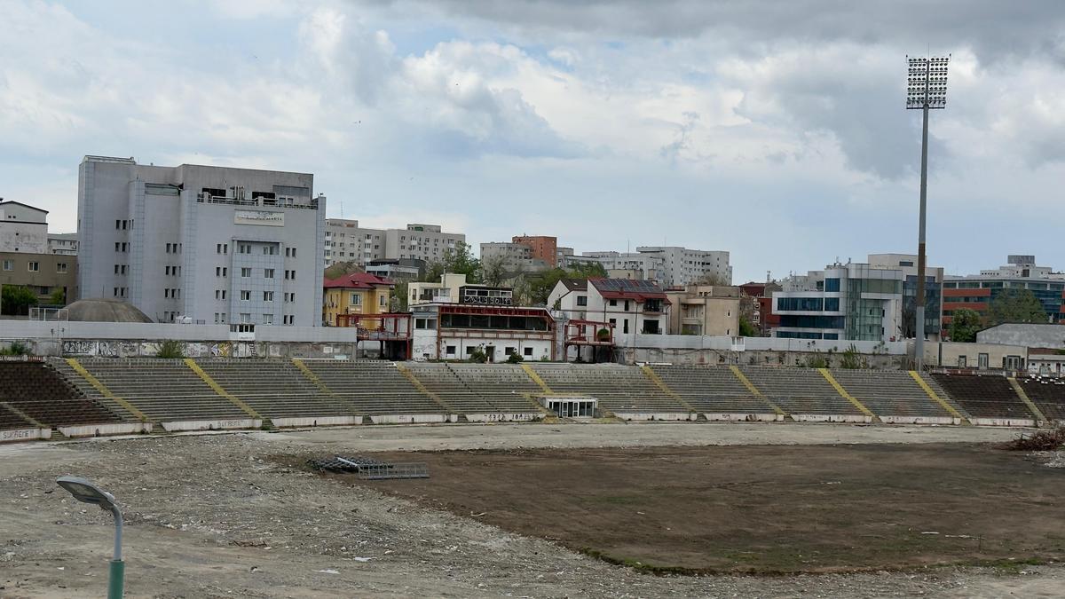 Sapă fundația pentru noul stadion Dinamo, înainte să fie dărâmat tot vechiul stadion! Ce urmează în arena din Ștefan cel Mare