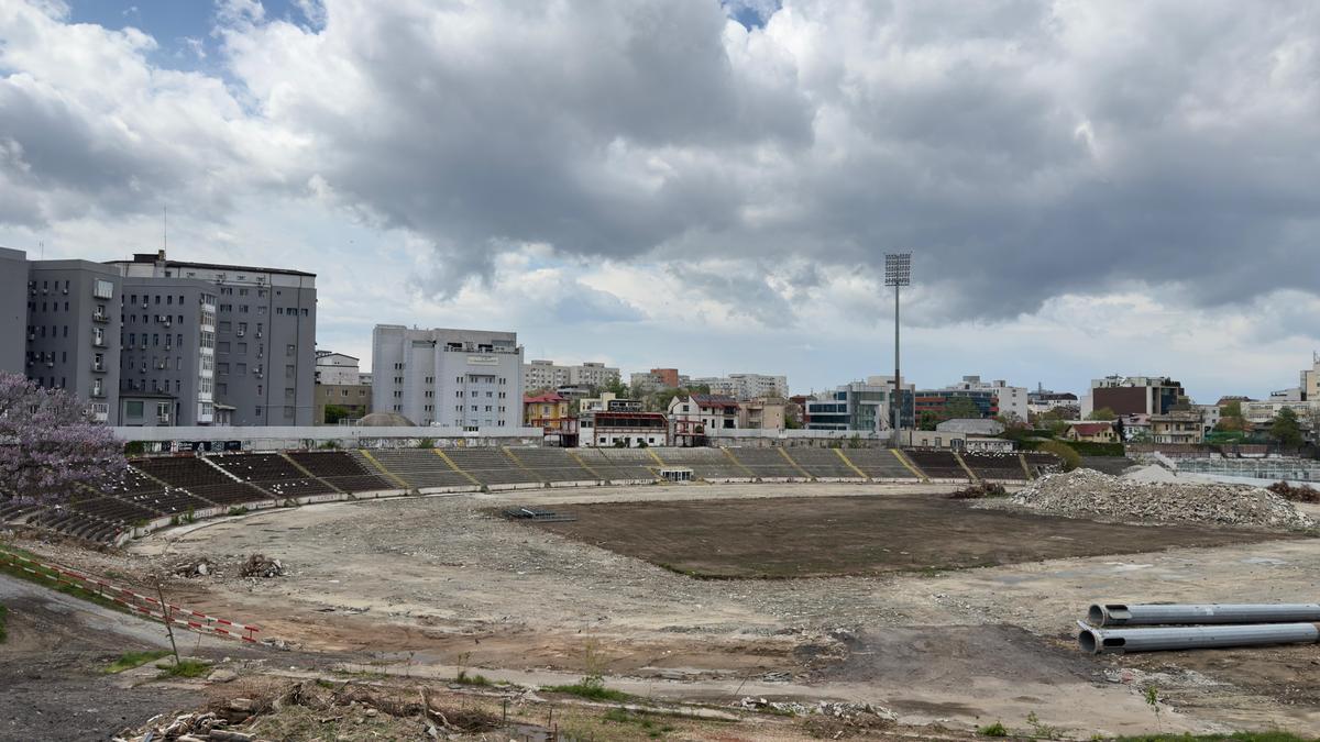 Sapă fundația pentru noul stadion Dinamo, înainte să fie dărâmat tot vechiul stadion! Ce urmează în arena din Ștefan cel Mare