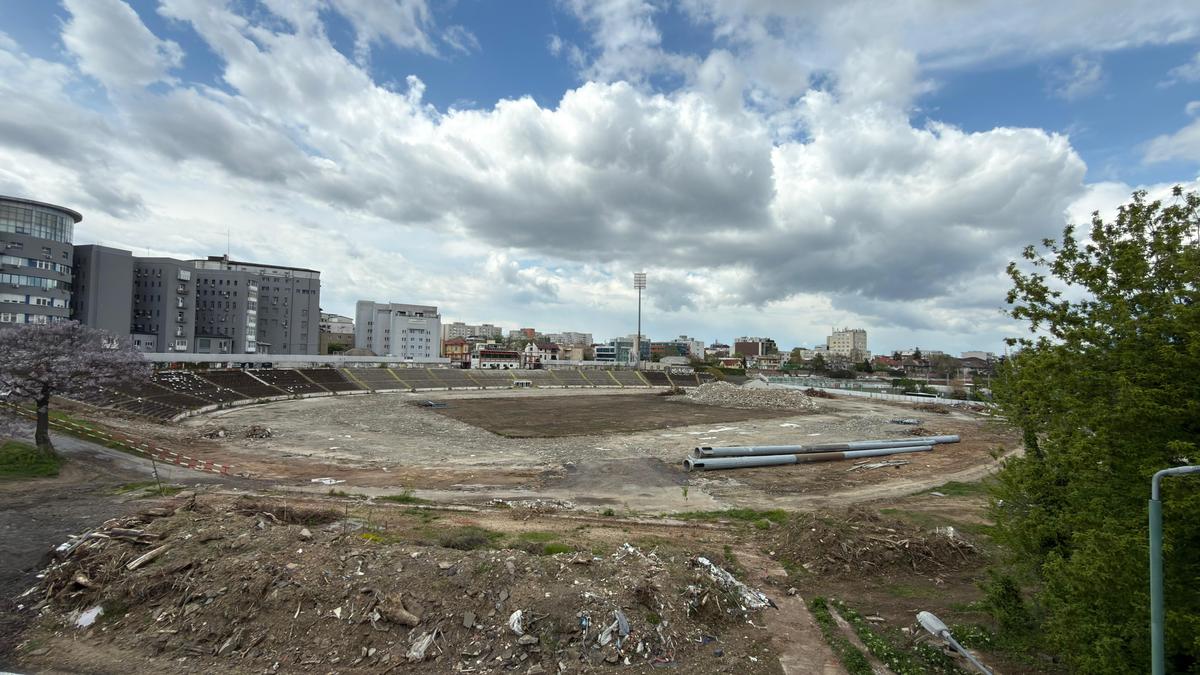 Sapă fundația pentru noul stadion Dinamo, înainte să fie dărâmat tot vechiul stadion! Ce urmează în arena din Ștefan cel Mare