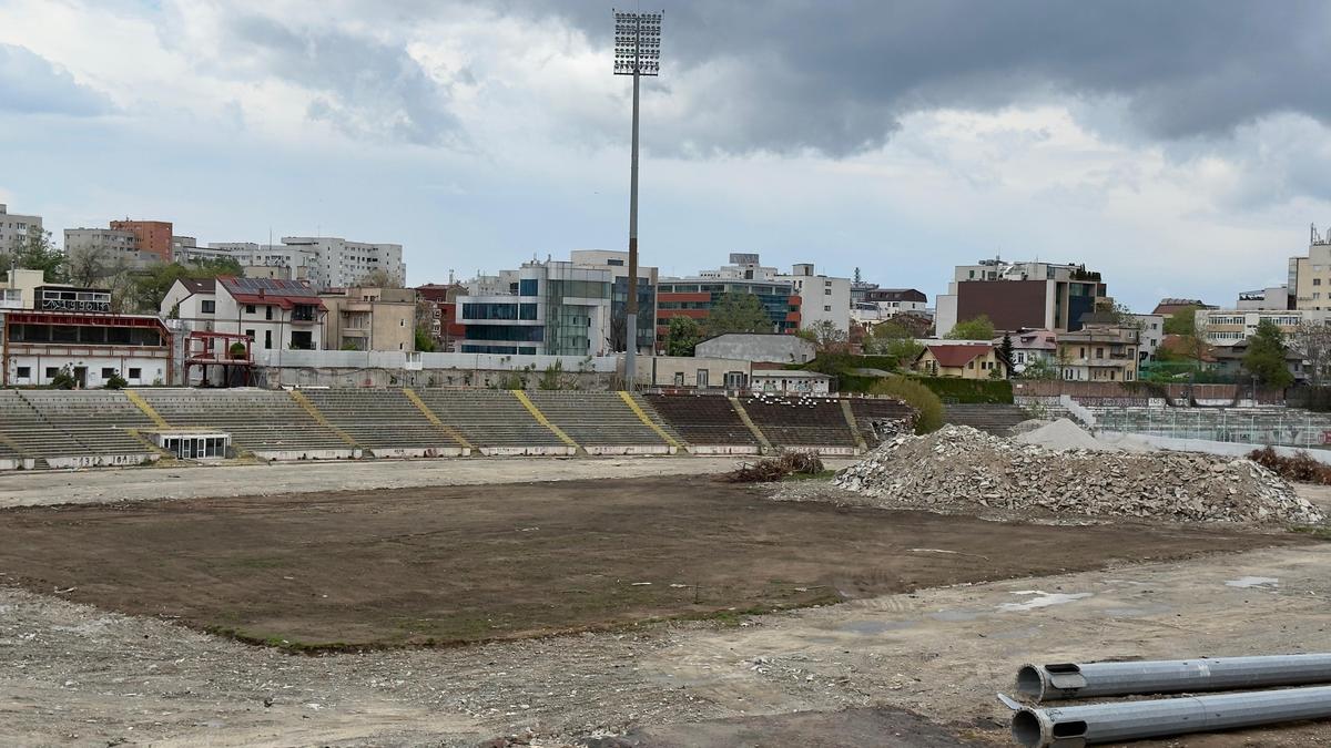 Sapă fundația pentru noul stadion Dinamo, înainte să fie dărâmat tot vechiul stadion! Ce urmează în arena din Ștefan cel Mare