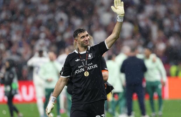 Și-a rupt degetul la încălzire, dar și-a ajutat echipa să câștige Europa League: „Nu m-a afectat”