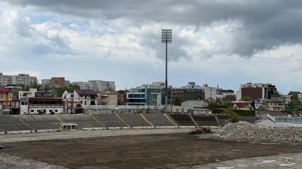 Sapă fundația pentru noul stadion Dinamo, înainte să fie dărâmat tot vechiul stadion! Ce urmează în arena din Ștefan cel Mare