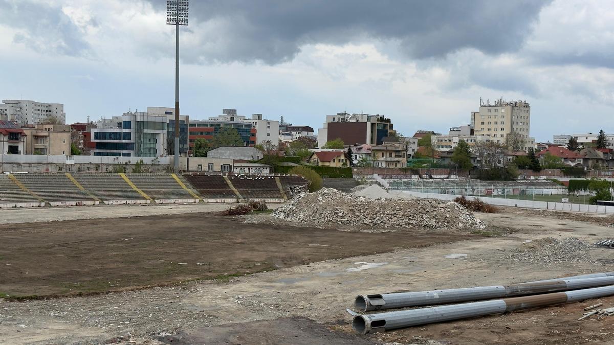 Sapă fundația pentru noul stadion Dinamo, înainte să fie dărâmat tot vechiul stadion! Ce urmează în arena din Ștefan cel Mare