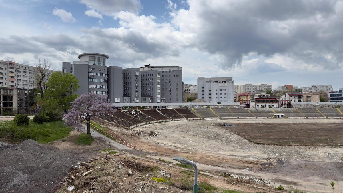Sapă fundația pentru noul stadion Dinamo, înainte să fie dărâmat tot vechiul stadion! Ce urmează în arena din Ștefan cel Mare