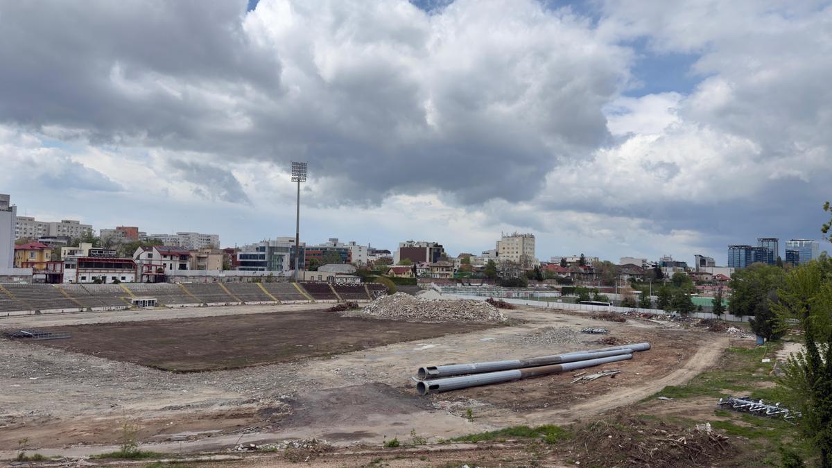 Sapă fundația pentru noul stadion Dinamo, înainte să fie dărâmat tot vechiul stadion! Ce urmează în arena din Ștefan cel Mare