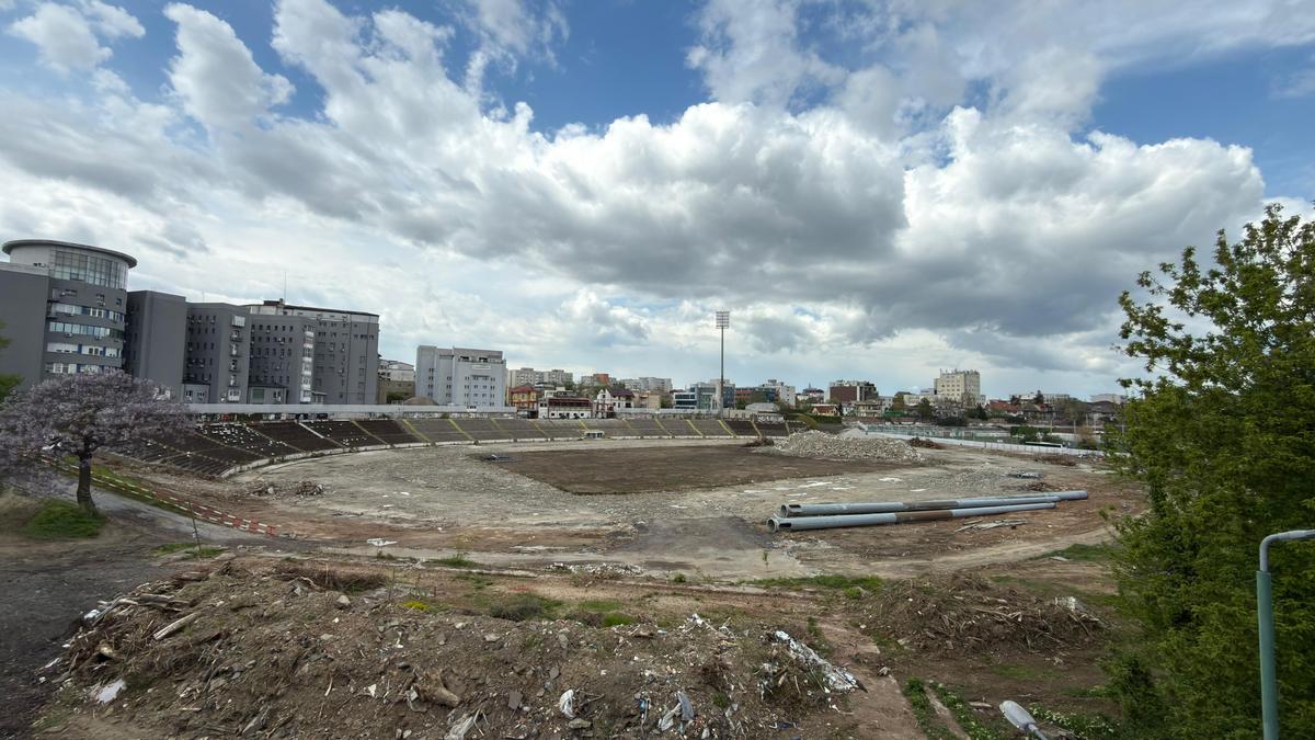 Sapă fundația pentru noul stadion Dinamo, înainte să fie dărâmat tot vechiul stadion! Ce urmează în arena din Ștefan cel Mare