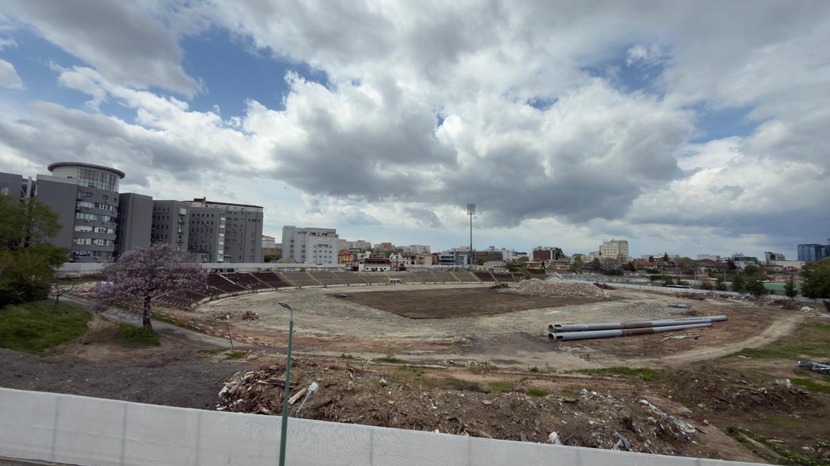 Sapă fundația pentru noul stadion Dinamo, înainte să fie dărâmat tot vechiul stadion! Ce urmează în arena din Ștefan cel Mare