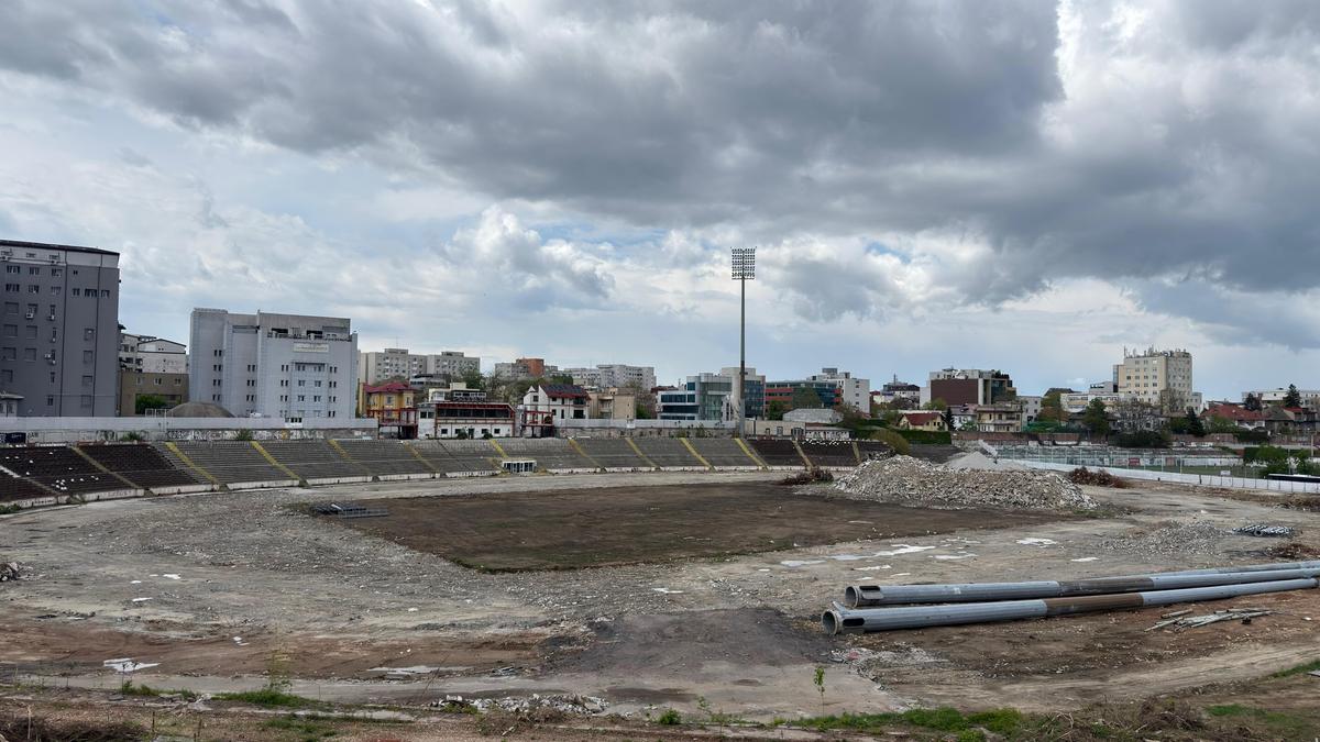 Sapă fundația pentru noul stadion Dinamo, înainte să fie dărâmat tot vechiul stadion! Ce urmează în arena din Ștefan cel Mare