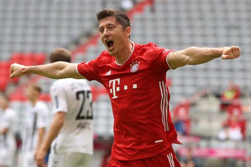 Robert Lewandowski a intrat în istoria Bundesligii cu 