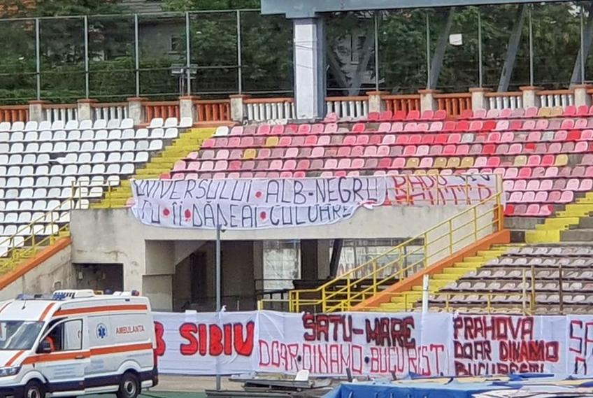 Suporterii lui Dinamo și-au surprins favoriții cu o serie de mesaje