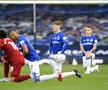 VIDEO Stupoare la startul meciului Everton - Liverpool: ce a făcut Mane în timp ce restul jucătorilor îngenuncheaseră la centru