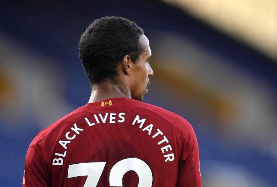 VIDEO Stupoare la startul meciului Everton - Liverpool: ce a făcut Mane în timp ce restul jucătorilor îngenuncheaseră la centru