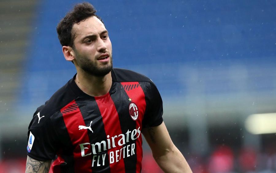 Hakan Calhanoglu. FOTO: Guliver/Getty Images Trădare la Milano! Inter transferă un jucător de la rivala AC Milan