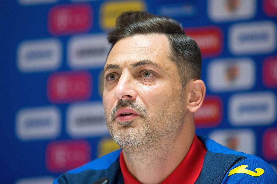 Mirel Rădoi // FOTO: Imago Mirel, te uiți la Euro? Dacă da, ia notițe!